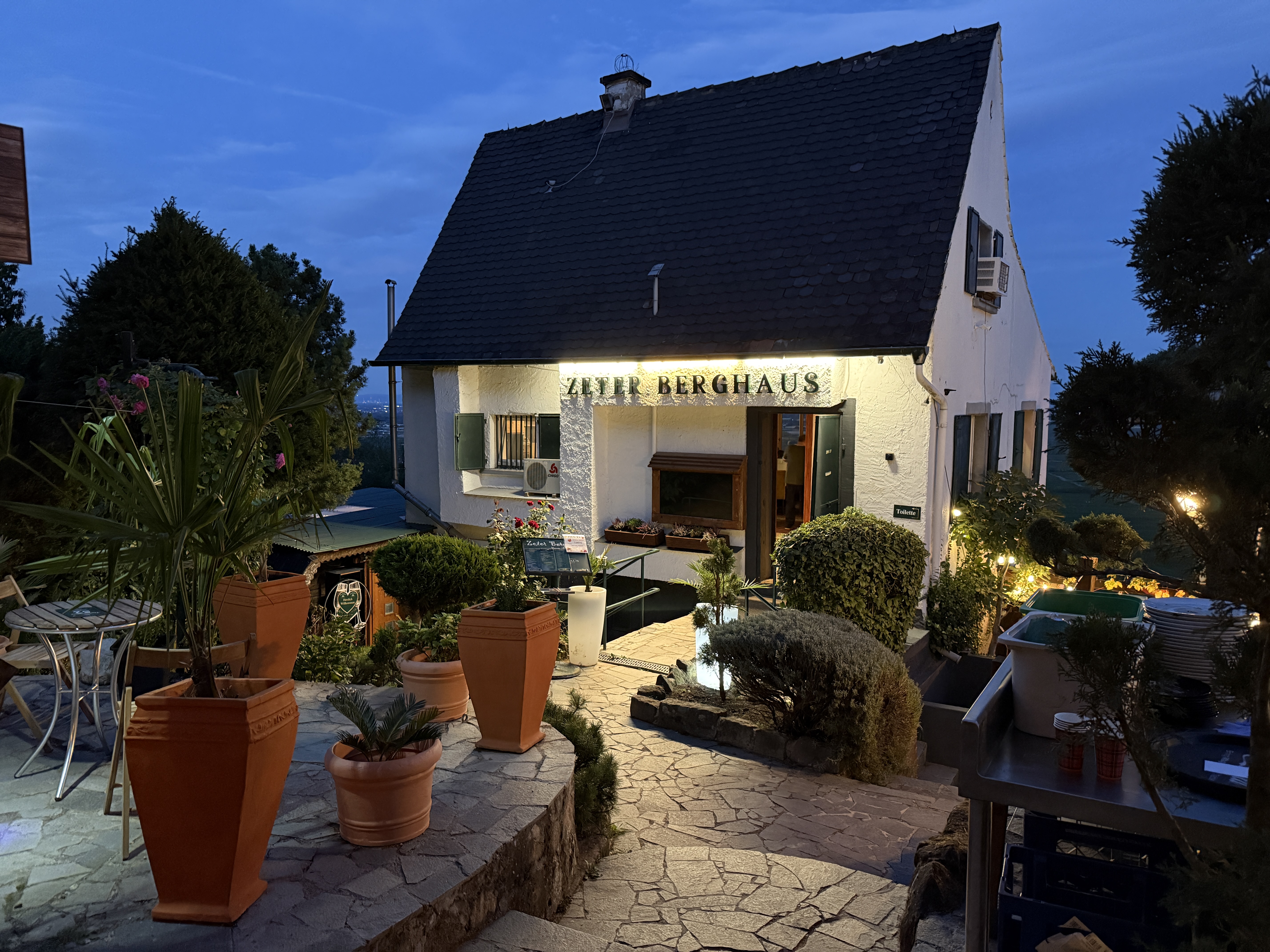 Zeter Berghaus am Abend